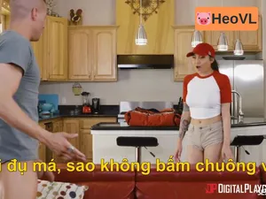 Gái giao hàng mất nết